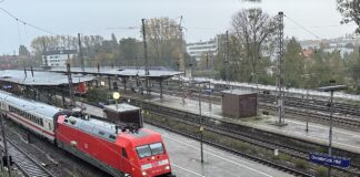 Intercity im Hauptbahnhof Osnabrück / Pohlmann