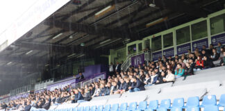 Begeisterte Jura-Studierende verfolgen die Vorlesung im Stadion. / Foto: VfL Osnabrück