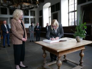 Münsters Bürgermeisterin Maria Winkel und Osnabrücks Oberbürgermeisterin Katharina Pötter. / Foto: Dominik Lapp