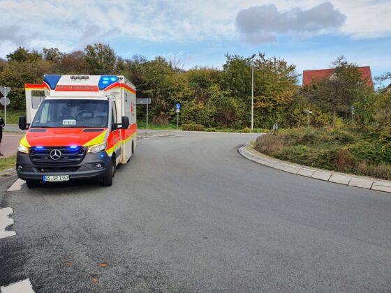 PKW und Fahrrad stoßen in Kreisverkehr in Bissendorf zusammen, Radfahrerin leicht verletzt