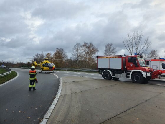 Mehrere Verletzte nach schwerer Kollision von zwei PKW an Autobahn A1 in Bramsche