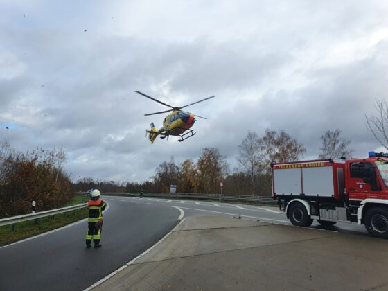 Mehrere Verletzte nach schwerer Kollision von zwei PKW an Autobahn A1 in Bramsche