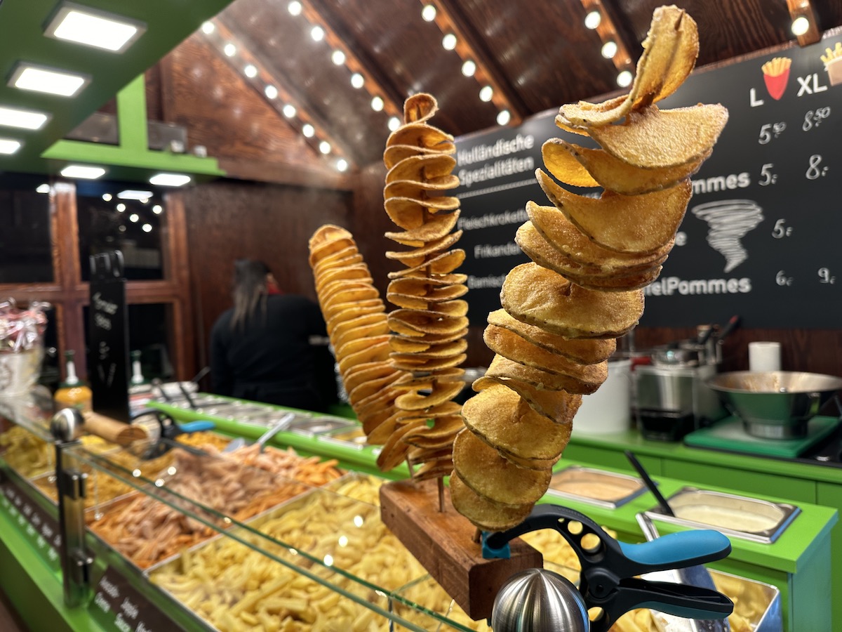 Eine ganz besondere Spezialität: Die Kartoffel-Tornados auf dem Osnabrücker Weihnachtsmarkt