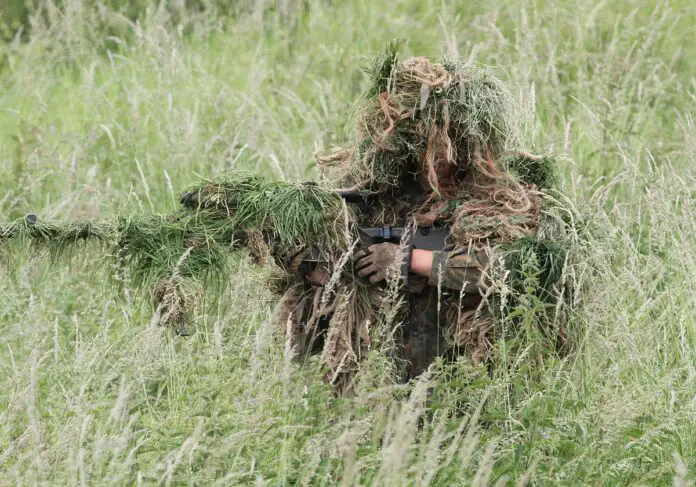 dts_image_10829_qqbnjopeif_315_1200_840.jpg Getarnter Soldat