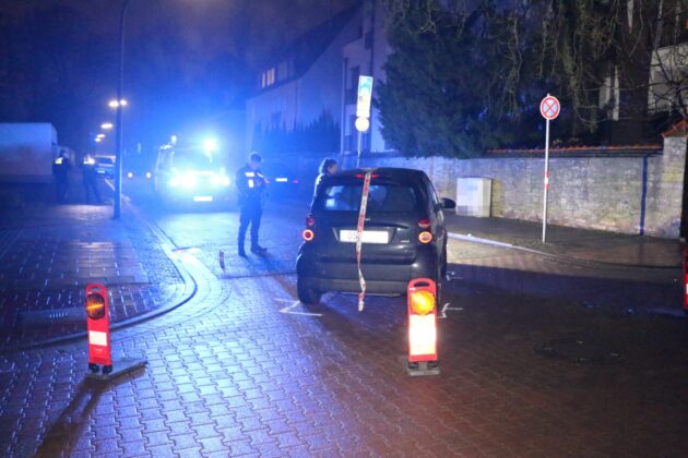Schwerer Unfall: PKW und Fußgängerin stoßen in Osnabrück zusammen