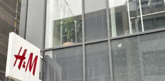 Einschussloch in Fassade von H&M Osnabrück