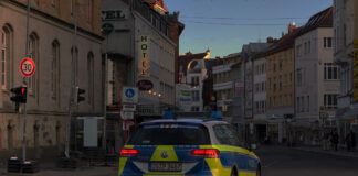 Polizeiauto auf dem Neumarkt