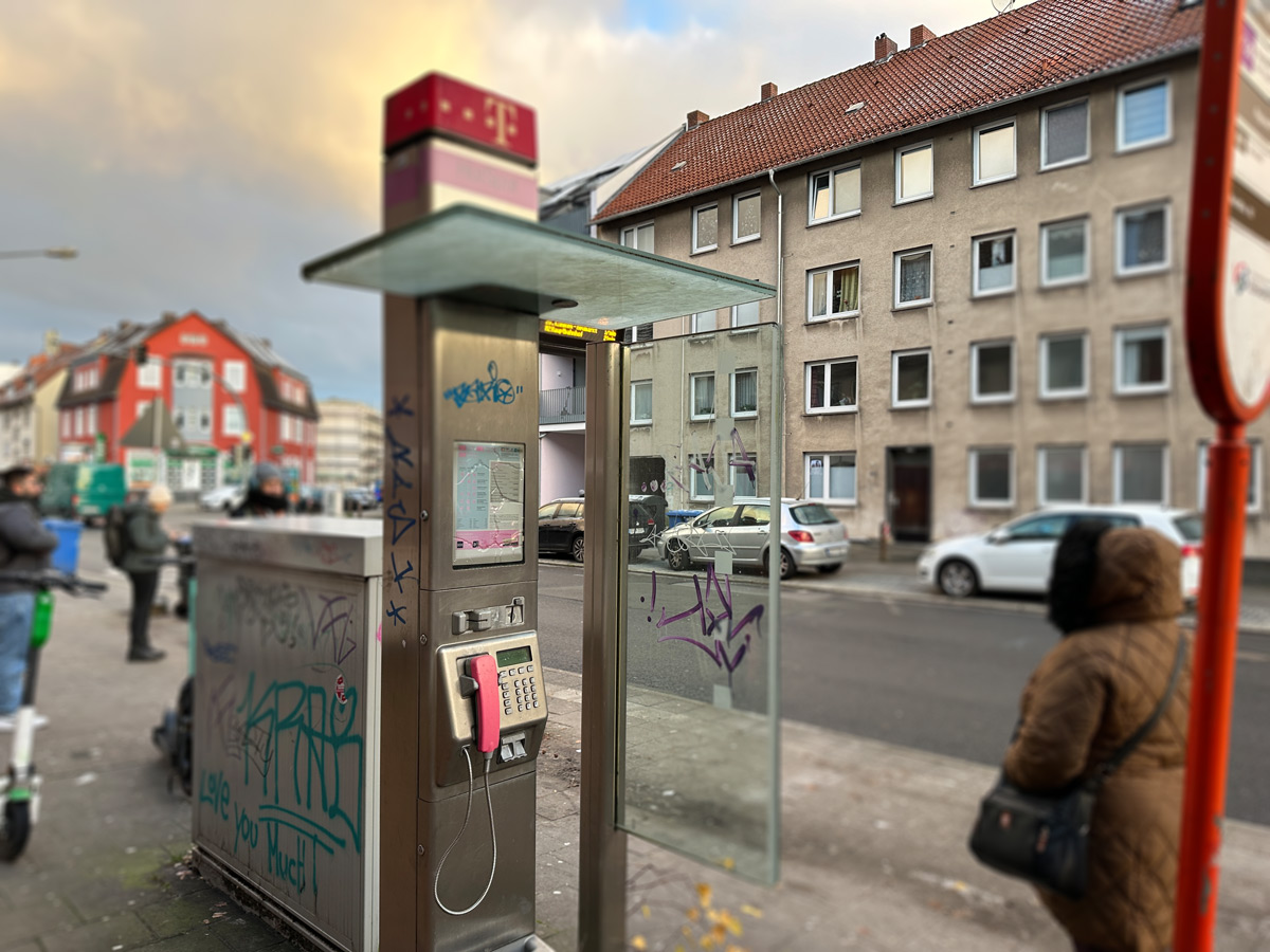 Auch die Telekomsäuke an der Natruper Straße ist nur noch Elektroschrott