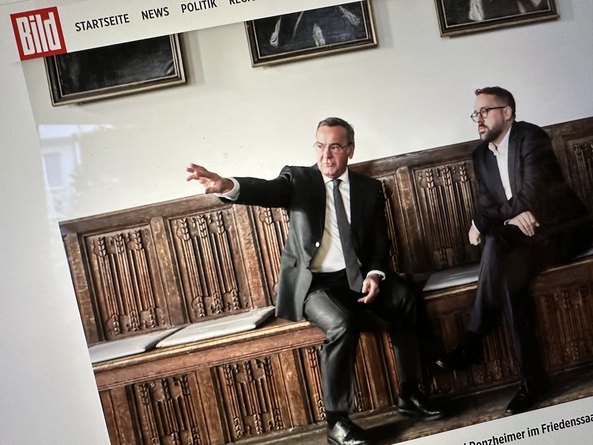 Boris Pistorius im Interview mit BILD-Vize Paul Ronzheimer im Friedenssaal des Rathauses Osnabrück / Screenshot: Bild.de