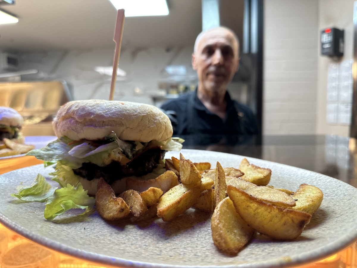 Der Burger gehört zu den beliebtesten Speisen im Teras 