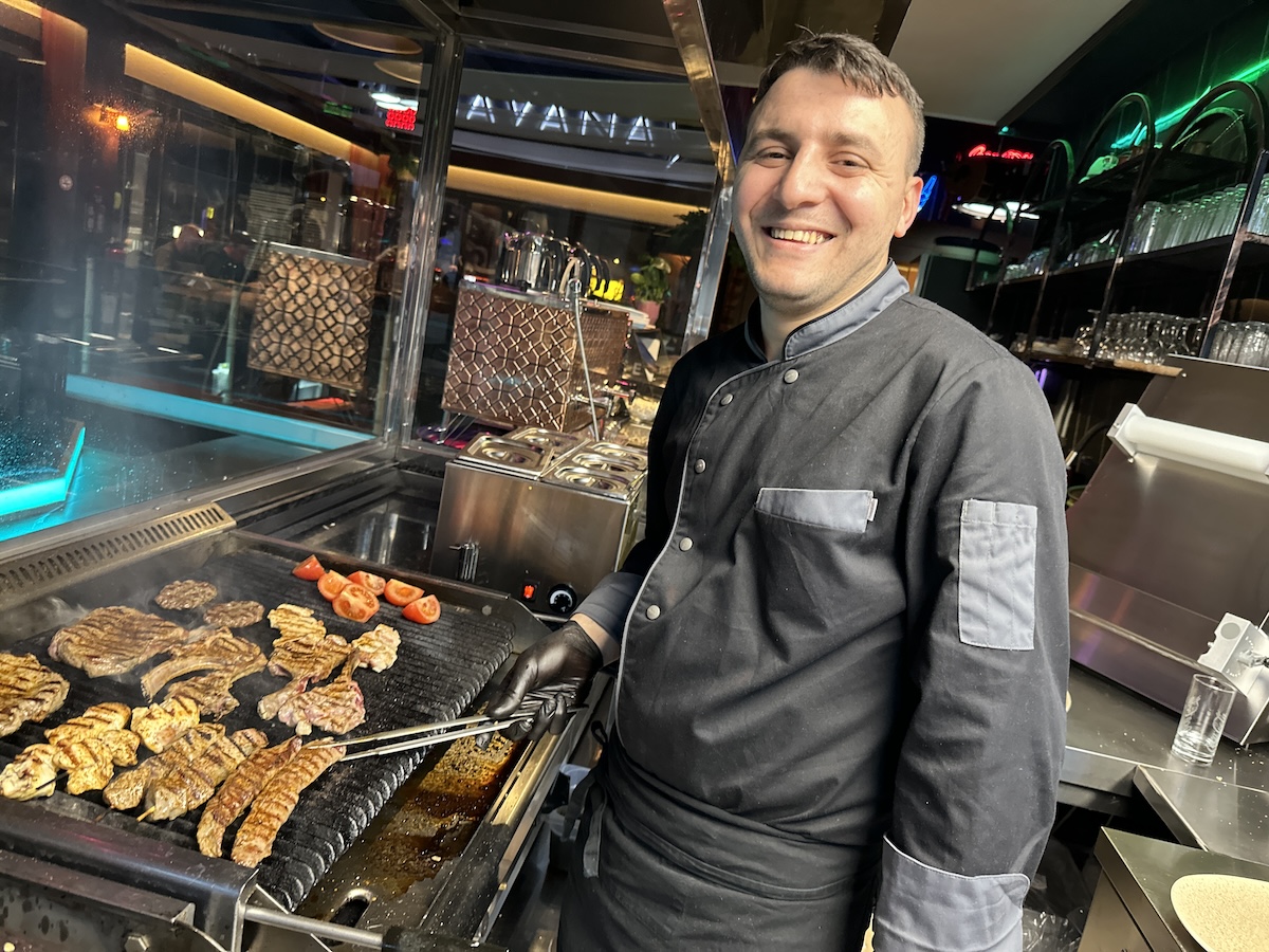 Bayram Sahin sorgt am Grill für kulinarische Genüsse 