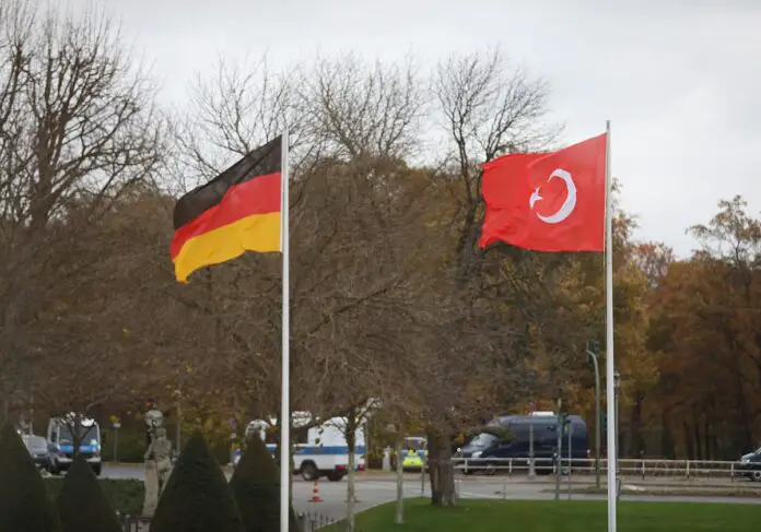 Deutsche und Türkische Flagge
