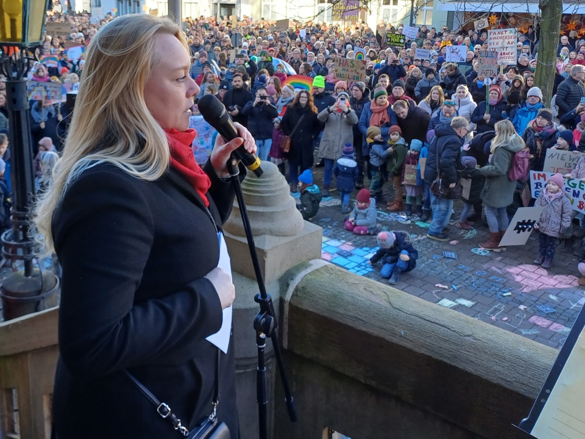 Hielt vor mehr als 4.000 Menschen eine mitreißende Ansprache: Bürgermeisterin Jutta Dettmann. / Foto: Stadt Melle