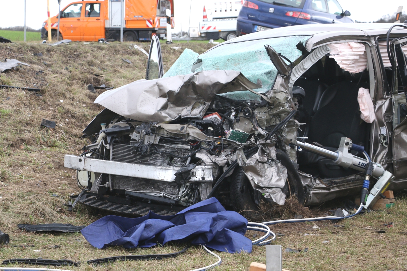 Seniorin stirbt bei Kollision: Entgegenkommendes Auto gerät auf ihre Fahrspur bei Belm