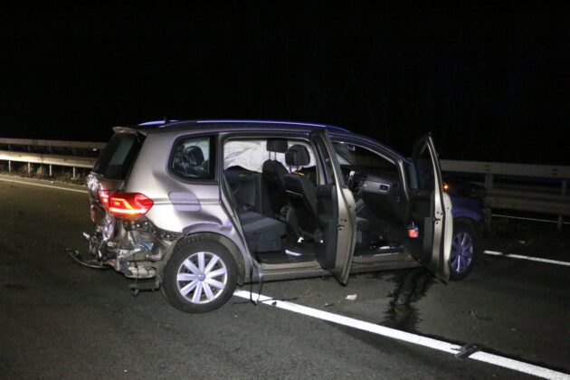 Vier Leichtverletzte nach Kollision von drei PKW auf Autobahn A1