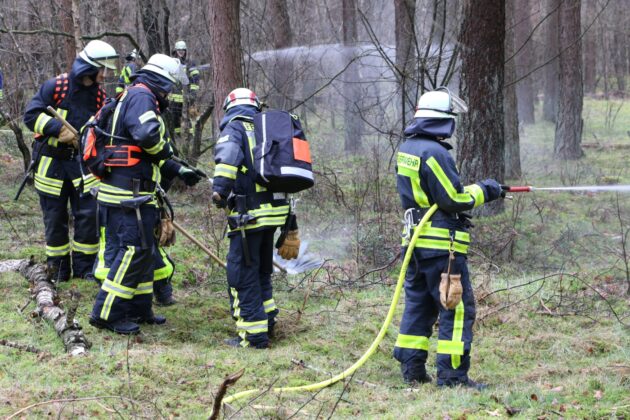 Fast 200 Freiwillige bei Waldbrandübung an der Landesgrenze im Einsatz