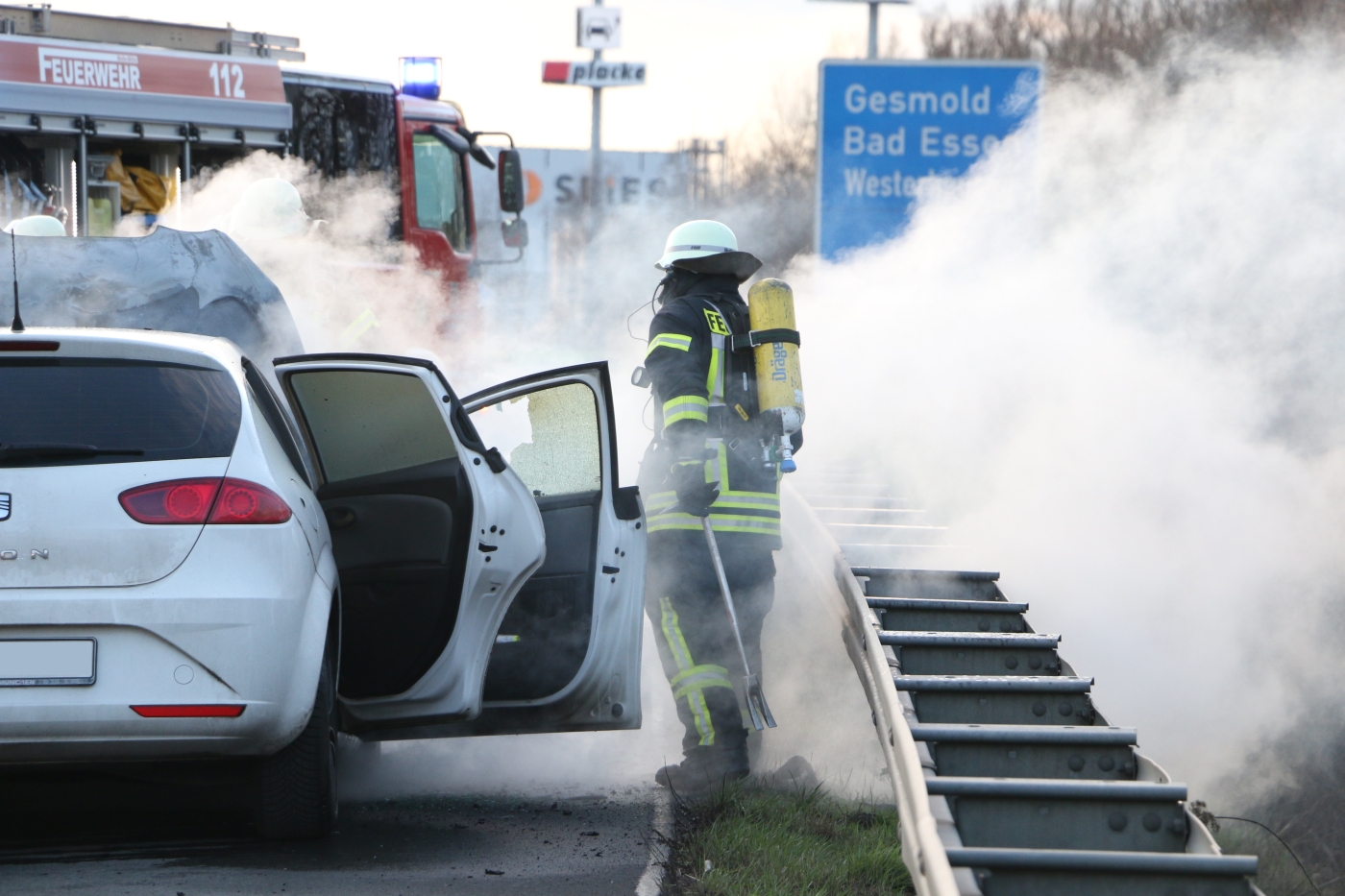 PKW brennt auf Autobahn 30 bei Melle lichterloh