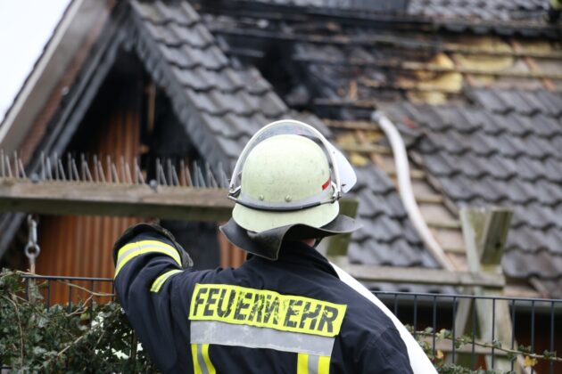 Feuerwehreinsatz bei Gebäudebrand in Melle-Wellingholzhausen