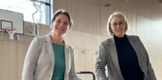 Schulleiterin Elke Schwarzkopf und Oberbürgermeisterin Katharina Pötter