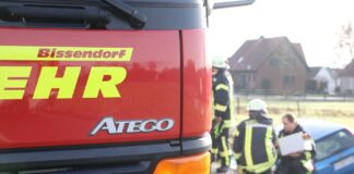 Schriftzug "Bissendorf" an Feuerwehrauto bei Verkehrsunfall