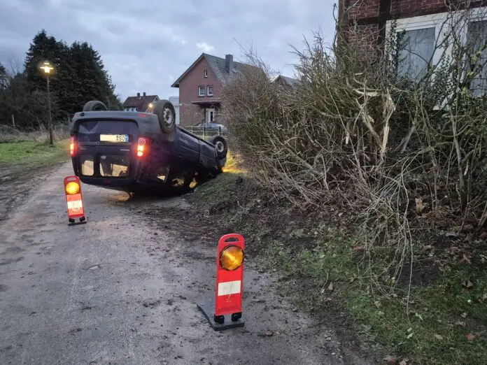 PKW landet in Bramsche auf dem Dach