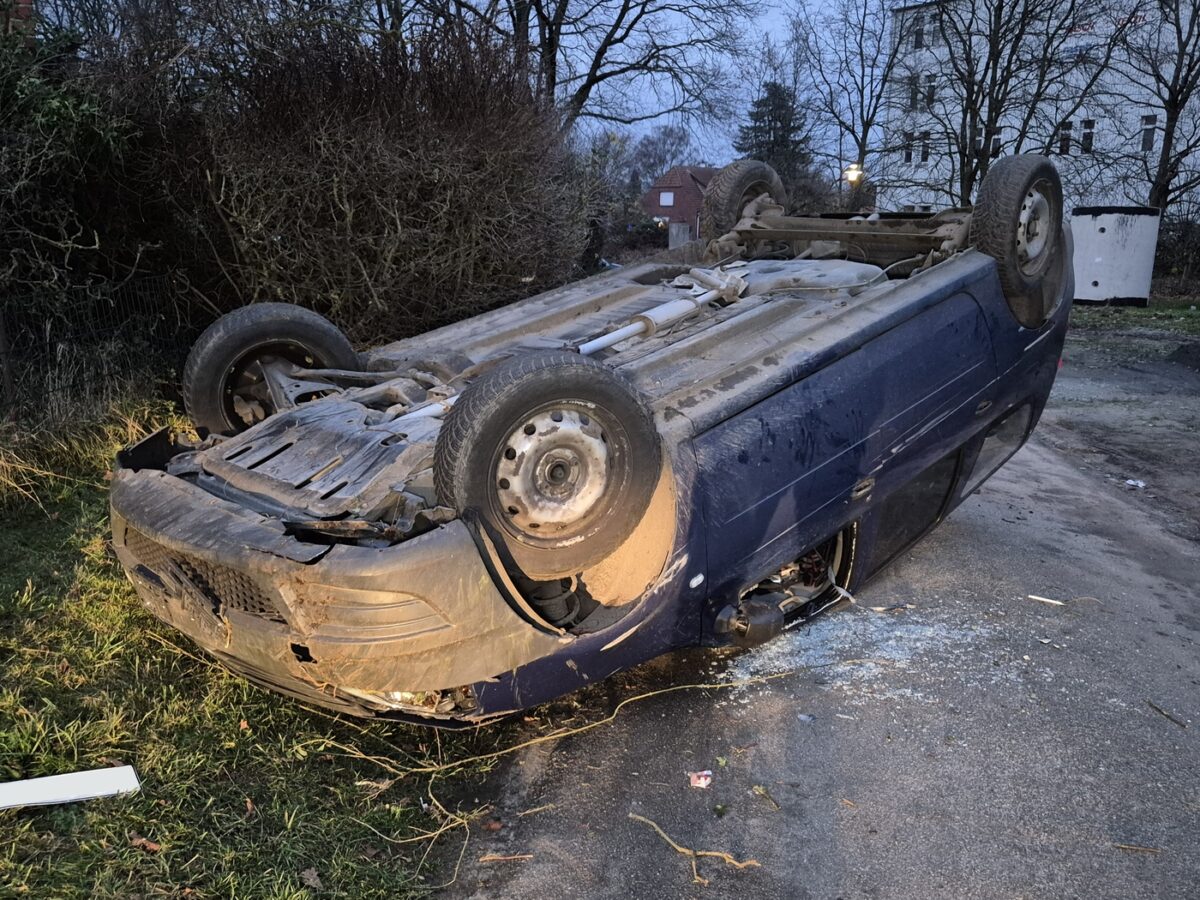 Rasende Flucht endet kopfüber: Mutmaßlich Betrunkener überschlägt sich in Bramsche PKW landet in Bramsche auf dem Dach