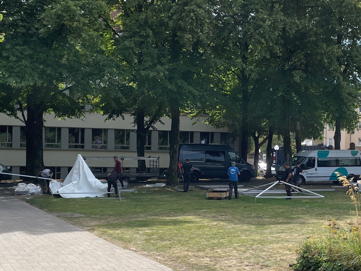 Aufbau für den Tag der Niedersachsen. / Foto: Dominik Lapp