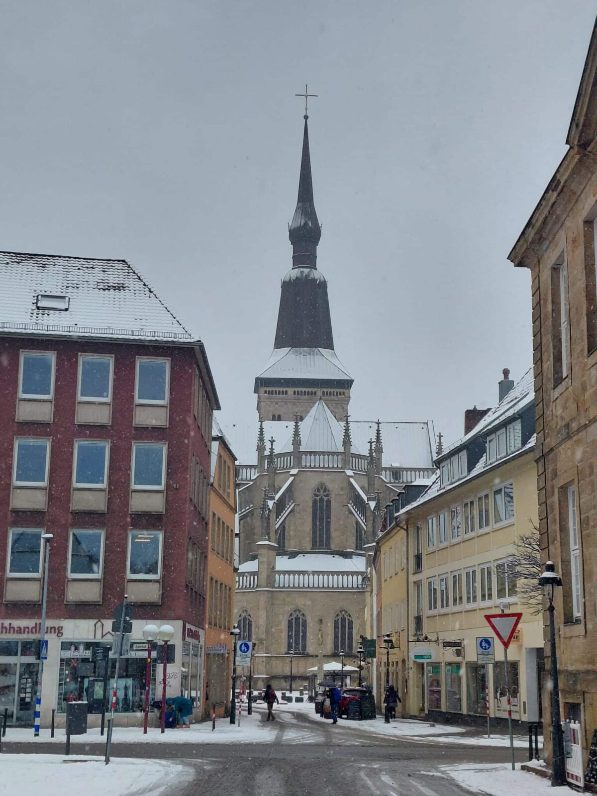 Marienkirche in Weiß getaucht / Foto: Justus Hanneken