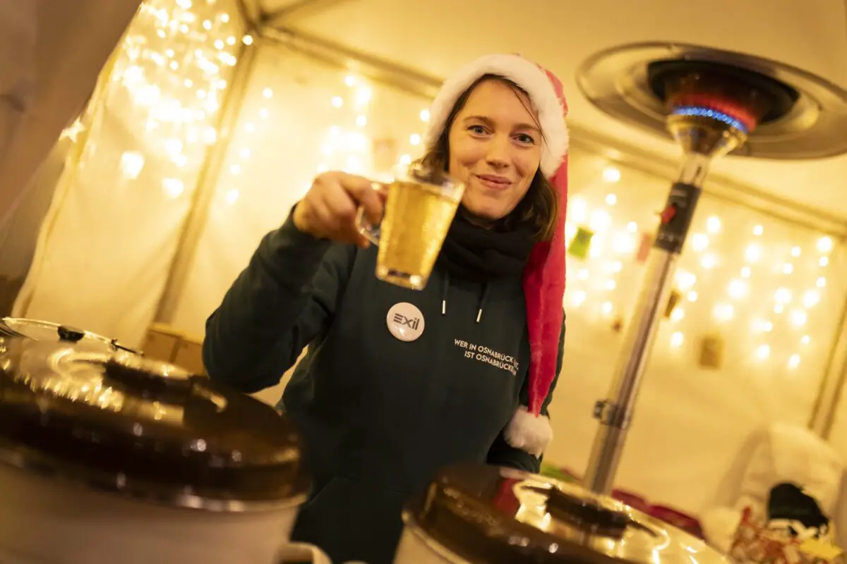 Sara Josef (Geschäftsführung Exil e.V.) - Osnabrück: Charity-Weihnachtsmarkt am Museumsgarten Museumsquartier