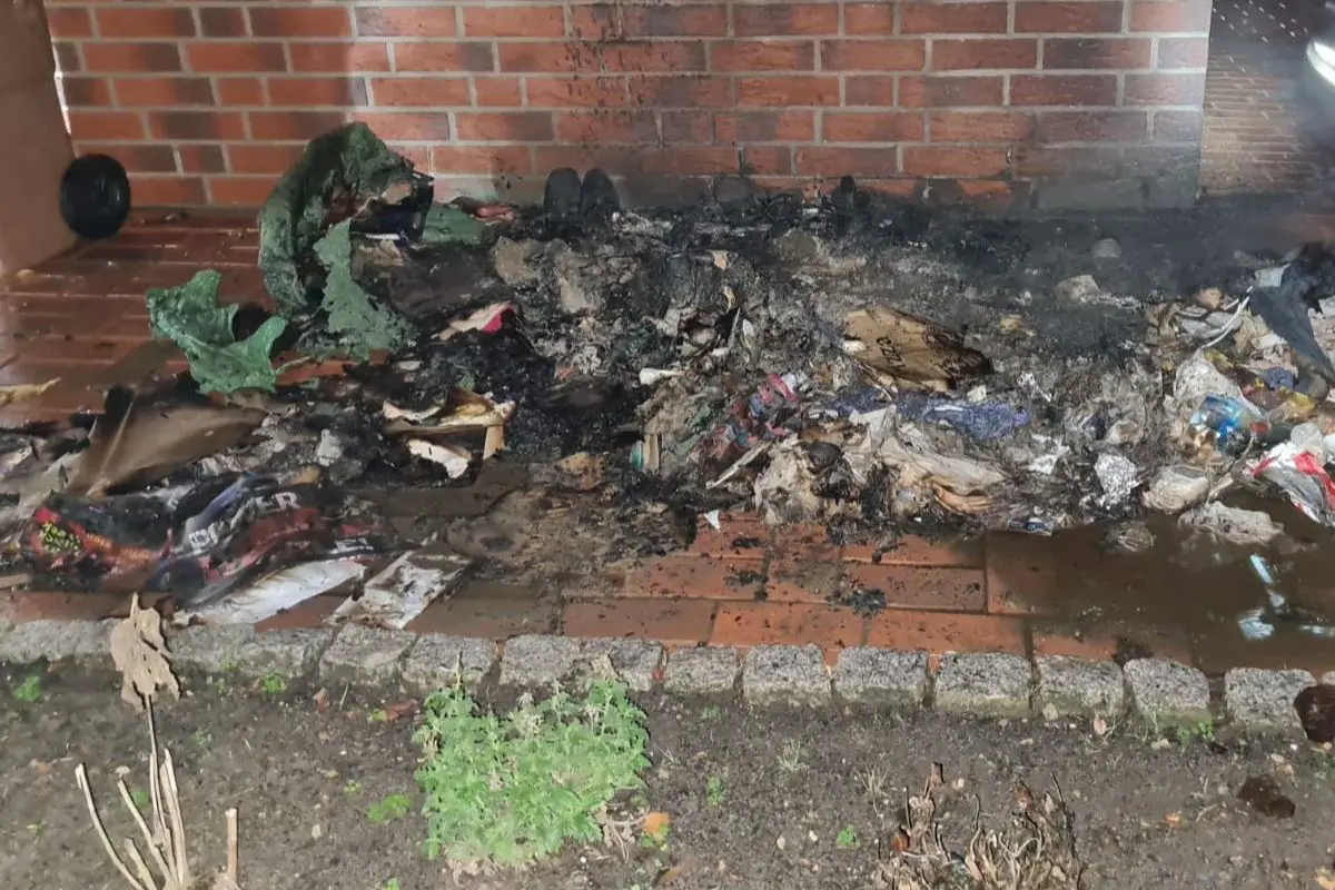 Die Mülltonnen in Bersenbrück sind niedergebrannt. / Foto: Feuerwehr Bersenbrück