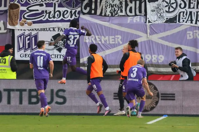 Ismail Badjie (VfL Osnabrück) bejubelt sein Tor.