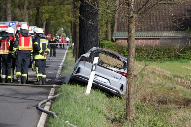 Autounfall in Bissendorf: Zwei Menschen sterben, ein Kind wird lebensgefährlich verletzt