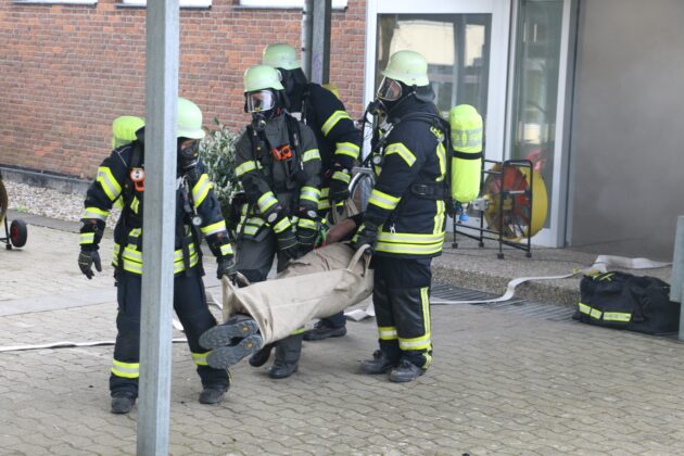 Großübung von Rettungsdienst und Feuerwehr: Viele Verletzte nach Verpuffung in Schule