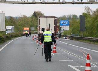 Nach schwerem Unfall: A30 bis nach Mitternacht gesperrt