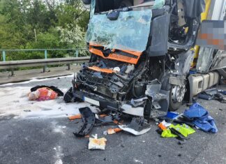 Nach schwerem LKW-Unfall auf A30: 65-jähriger Brummifahrer erliegt seinen Verletzungen Unfall A30