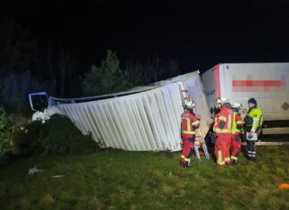 Tödlicher Unfall auf der Autobahn A1 bei Lengerich zwischen einem PKW und zwei LKW