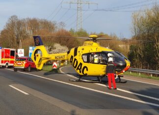 Schwerer Unfall auf der A30: Transporter prallt ins Heck eines LKW bei Lotte