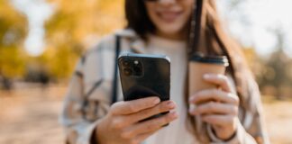 Apps und Plattformen gibt es wie Sand am Meer – viele davon versprechen, das Leben einfacher und effizienter zu gestalten. Foto: mary_markevich – stock.adobe.com