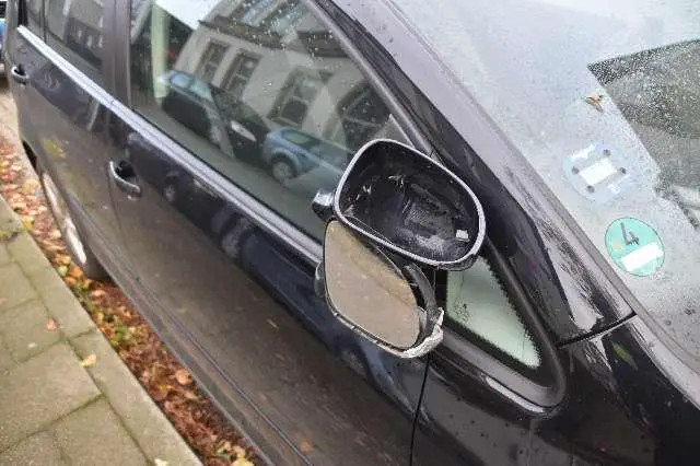 Beschädigter Außenspiegel. / Foto: Polizei Osnabrück