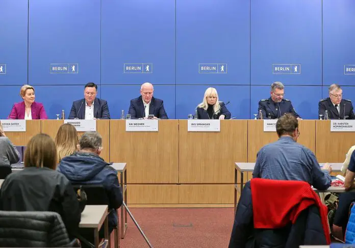 Senatsmitglieder bei