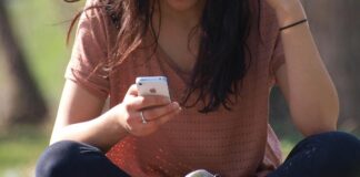 iPhone-Nutzerin (Archiv)