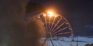 Riesenrad brennt bei Leipzig