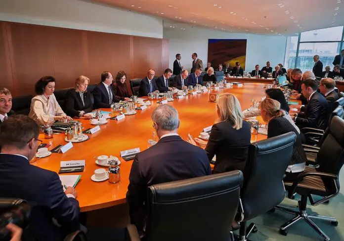 dts_image_88052_ghnjkhcekf_315_1200_840.jpg Sitzung des