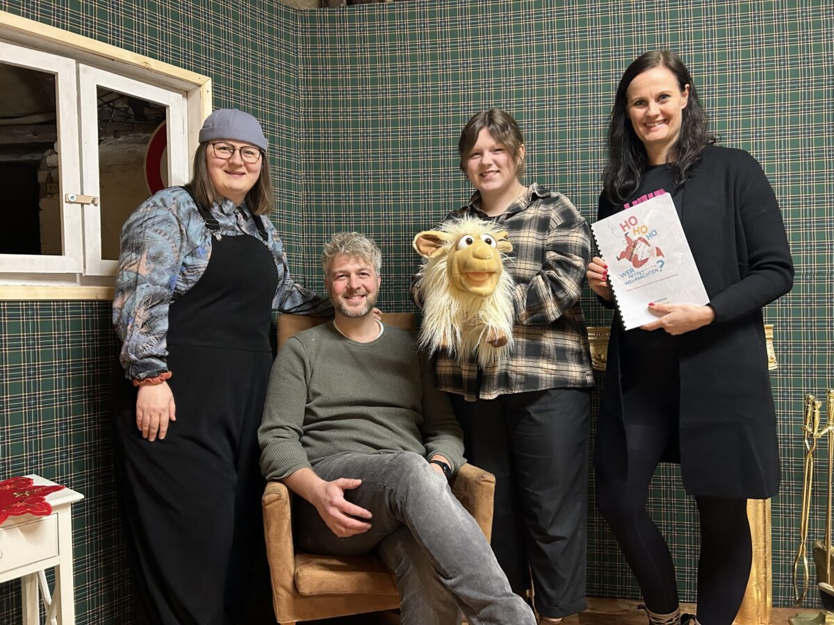 Wie die Osnabrückerin Marina Billek Weihnachten in Meppen rettet Von links: Marina Billek, Wolfgang Kohne, Wiebke Billek und Sarah Kurze. / Foto: Jana Kurze