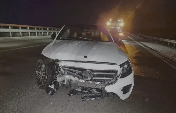 glatteisunfall Mercedes nach Glatteisunfall auf der A1