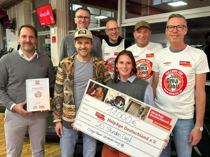 v.li. Sascha Bartsch (Geschäftsführer OSC), Norbert Dulle (Orga), Florian Siebelmann (Orga), Dirk Friederich (Orga), Katharina Klute (HelpAge), Mathias Hornung (Orga), Andrea Landwehr (Orga und Vorstandssprecher HelpAge).