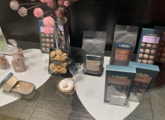 Das kommt überraschend: Osnabrücker Traditionsmarke Leysieffer feiert Comeback unter dem Dach von Rabbel Leysieffer-Pralinen in der Filiale im Hauptbahnhof Hannover. / Foto: Dominik Lapp