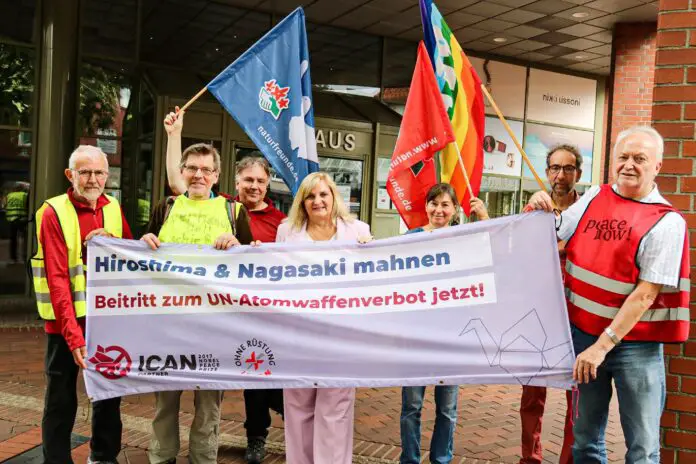 Am 6. August dieses Jahres statteten Mitglieder der Osnabrücker Friedensinitiative Bürgermeisterin Dagmar Bahlo einen Besuch im Rathaus ab. Die Initiative hatte zuvor angeregt, dass Georgsmarienhütte Teil von „Mayors for Peace“ werden könnte. / Foto: Stadt Georgsmarienhütte/ Niklas Otten