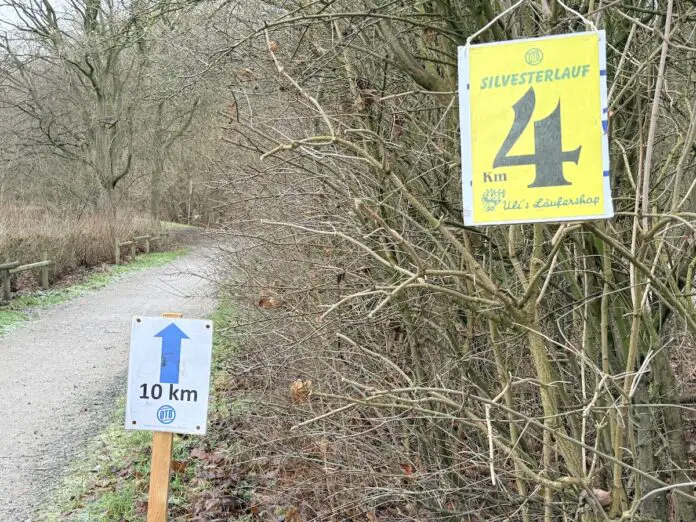 Markierungen für den OTB-Silversterlauf am Rubbenbruchsee