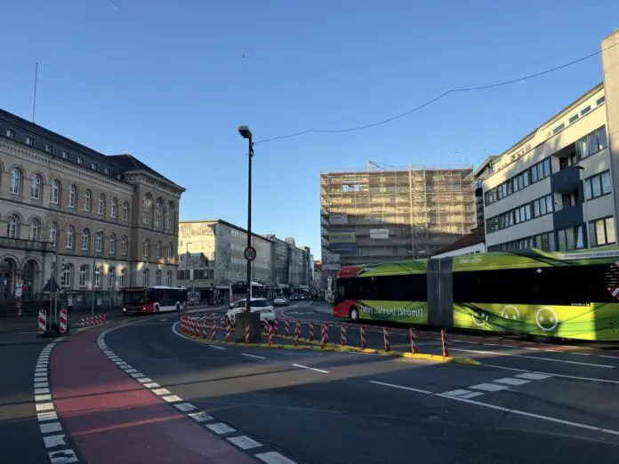 Busverkehr am Neumarkt